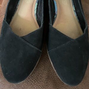 Women’s Tom’s suede flats size 8